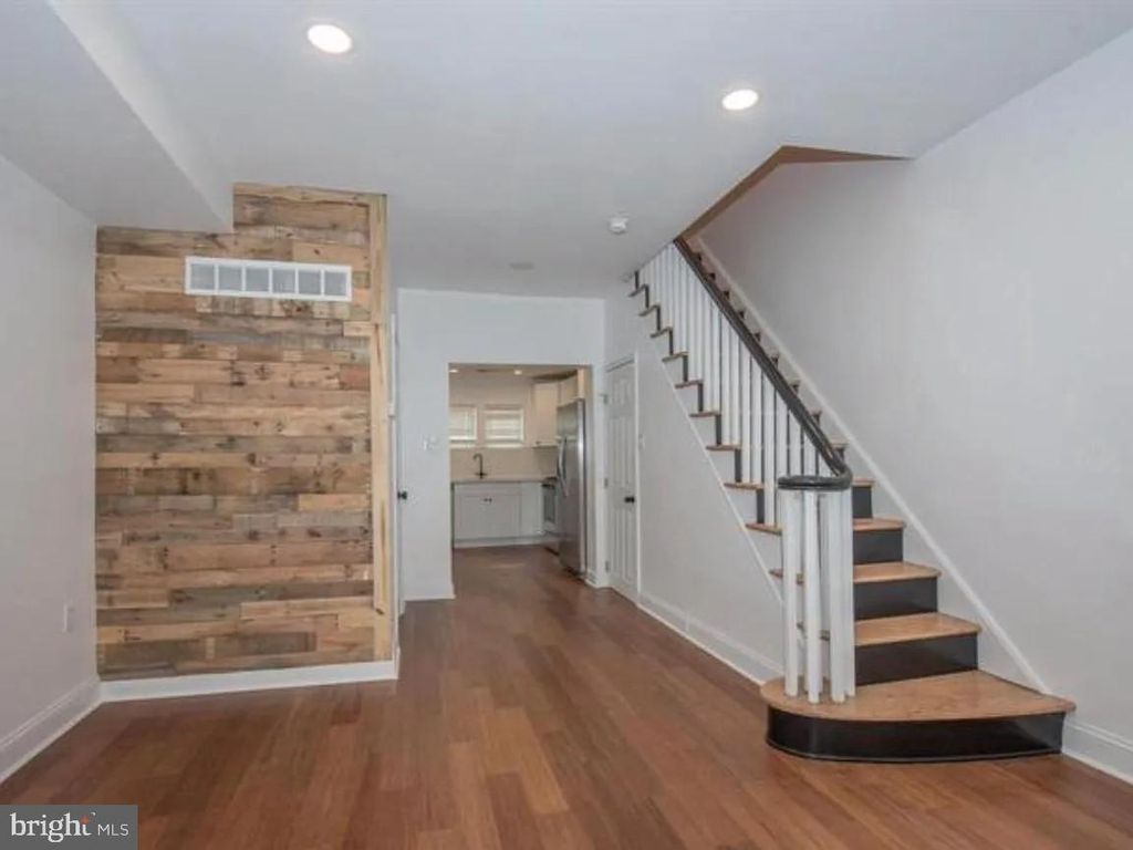 2215 S MILDRED ST, Philadelphia, PA 19148