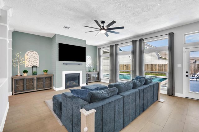 2110 Wikiup Street, Dickinson, TX 77539
