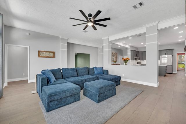 2110 Wikiup Street, Dickinson, TX 77539