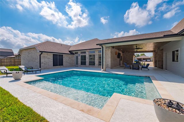 2110 Wikiup Street, Dickinson, TX 77539