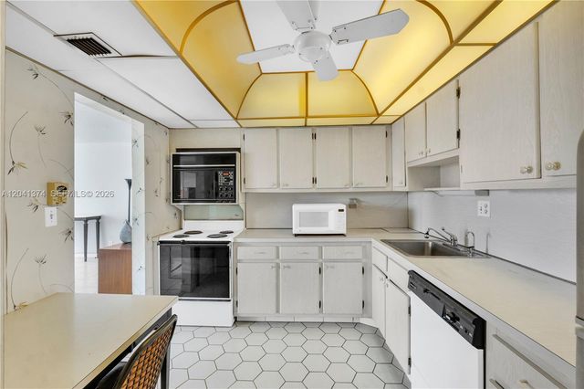 1410 S Ocean Dr 304, Hollywood, FL 33019