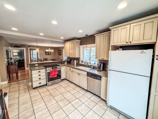 112 Gleason Ave, East Brookfield, MA 01515
