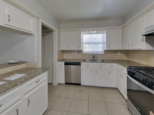 411 E Carby Road, Houston, TX 77037