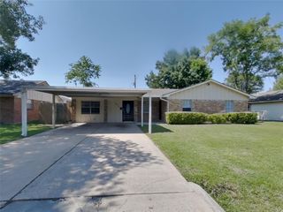 411 E Carby Road, Houston, TX 77037