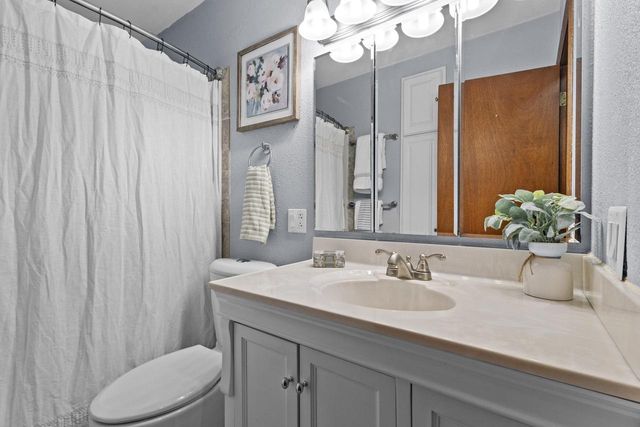 700 Kenwood Circle, Verona, WI 53593