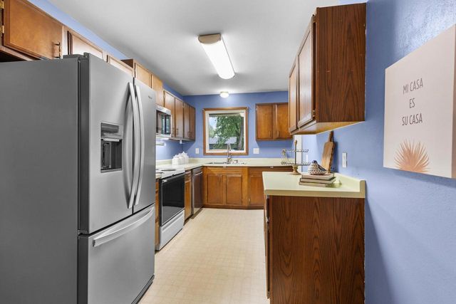 700 Kenwood Circle, Verona, WI 53593