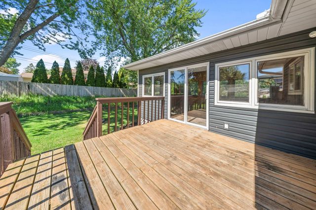 2090 Carnelian Lane, Eagan, MN 55122