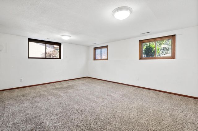 2090 Carnelian Lane, Eagan, MN 55122