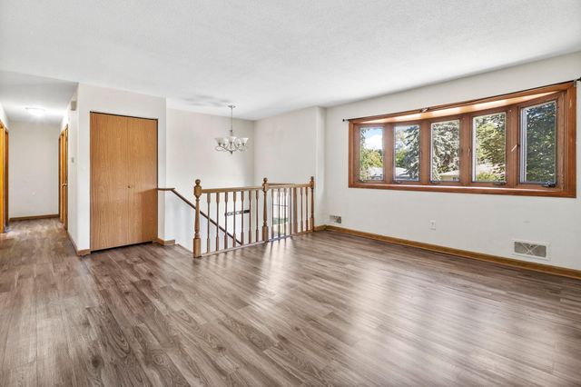 2090 Carnelian Lane, Eagan, MN 55122