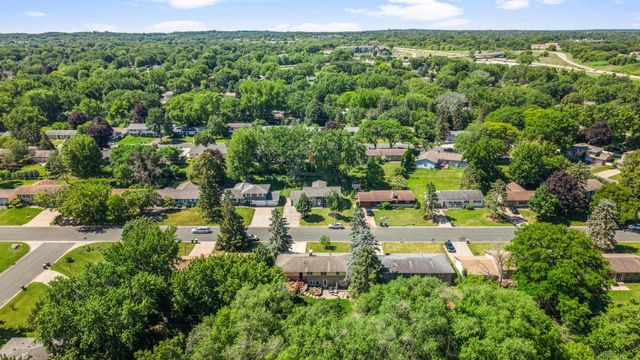 2090 Carnelian Lane, Eagan, MN 55122