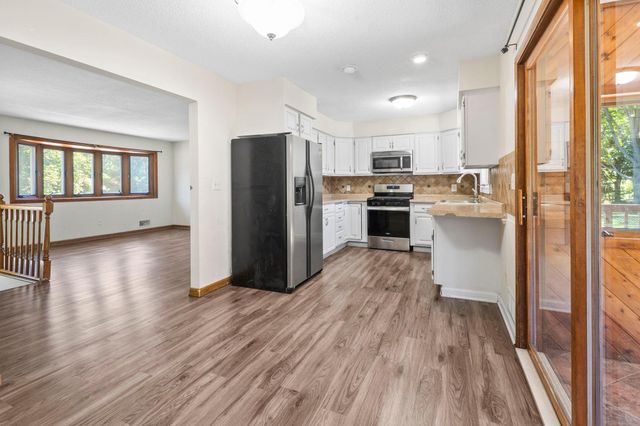 2090 Carnelian Lane, Eagan, MN 55122