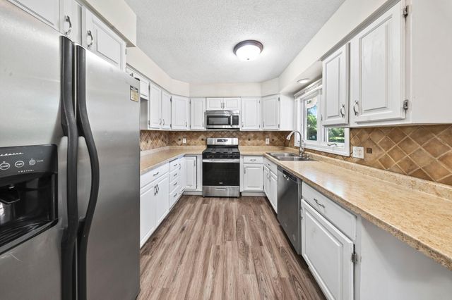 2090 Carnelian Lane, Eagan, MN 55122