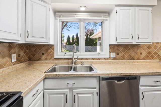 2090 Carnelian Lane, Eagan, MN 55122