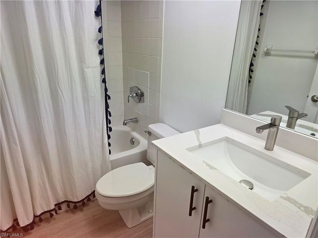 859 Tanbark DR 204, Naples, FL 34108