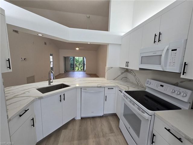 859 Tanbark DR 204, Naples, FL 34108