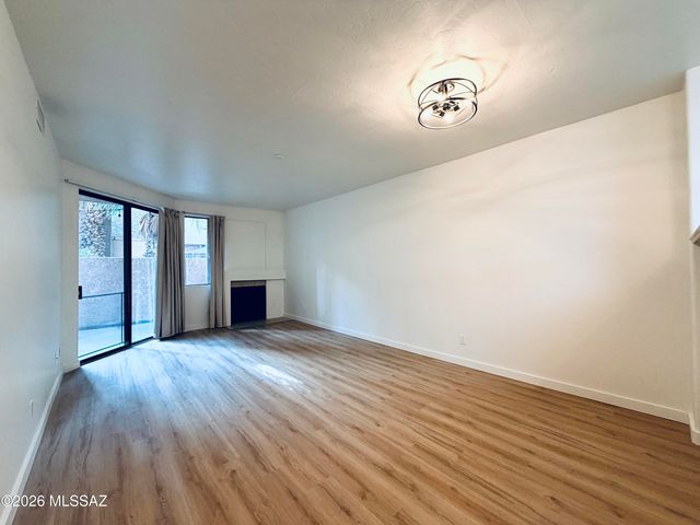 5675 N Camino Esplendora Apt 5126, Tucson, AZ 85718