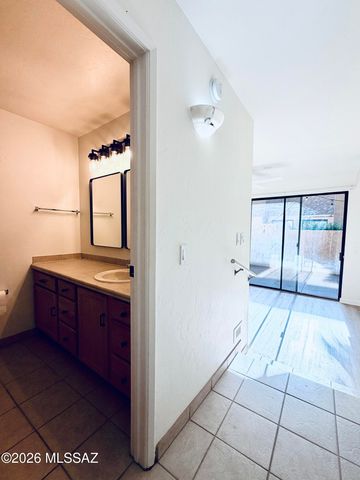 5675 N Camino Esplendora Apt 5126, Tucson, AZ 85718