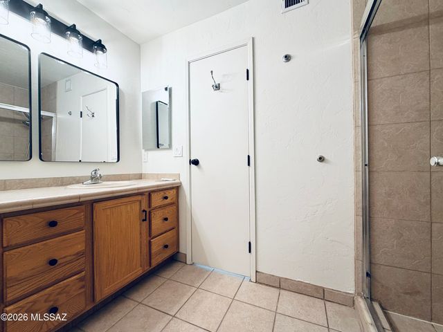5675 N Camino Esplendora Apt 5126, Tucson, AZ 85718