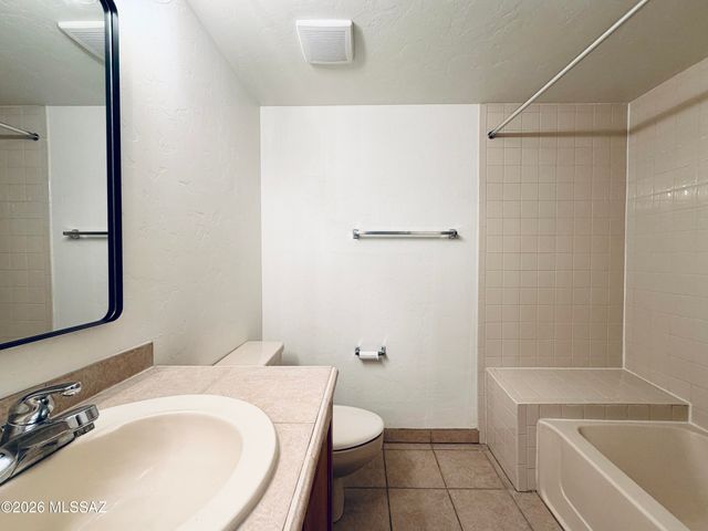 5675 N Camino Esplendora Apt 5126, Tucson, AZ 85718