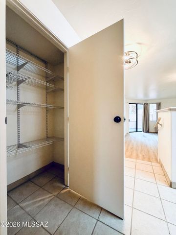 5675 N Camino Esplendora Apt 5126, Tucson, AZ 85718