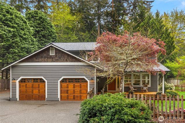 8450 Jennie Avenue NE, Bainbridge Island, WA 98110