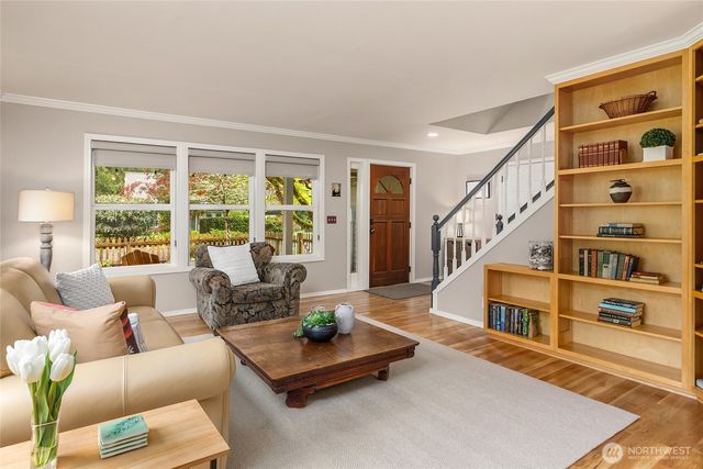 8450 Jennie Avenue NE, Bainbridge Island, WA 98110