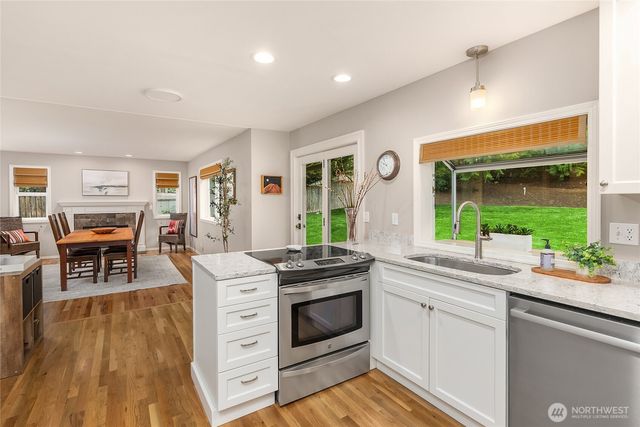 8450 Jennie Avenue NE, Bainbridge Island, WA 98110