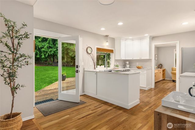 8450 Jennie Avenue NE, Bainbridge Island, WA 98110
