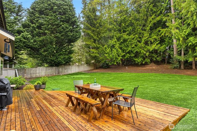 8450 Jennie Avenue NE, Bainbridge Island, WA 98110