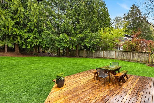 8450 Jennie Avenue NE, Bainbridge Island, WA 98110