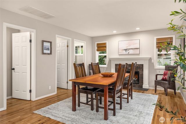 8450 Jennie Avenue NE, Bainbridge Island, WA 98110