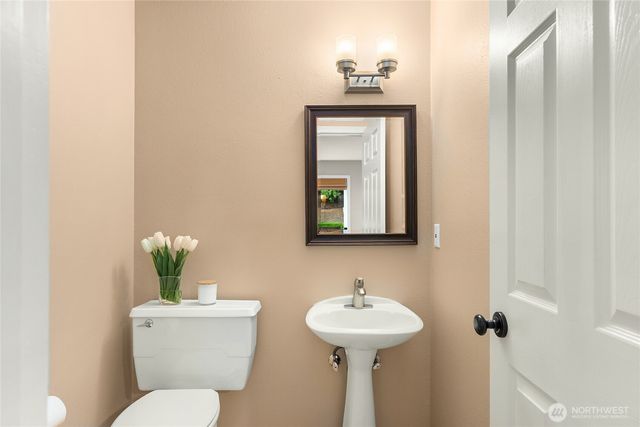8450 Jennie Avenue NE, Bainbridge Island, WA 98110