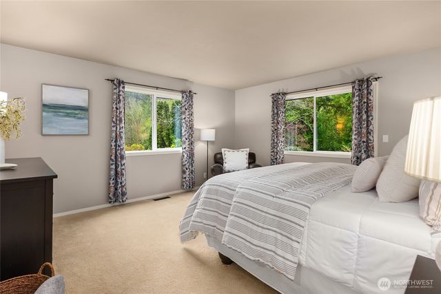 8450 Jennie Avenue NE, Bainbridge Island, WA 98110