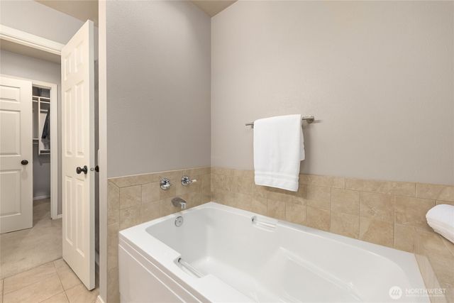 8450 Jennie Avenue NE, Bainbridge Island, WA 98110