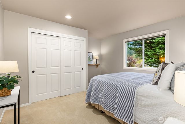 8450 Jennie Avenue NE, Bainbridge Island, WA 98110