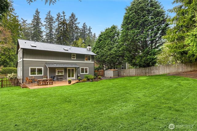 8450 Jennie Avenue NE, Bainbridge Island, WA 98110