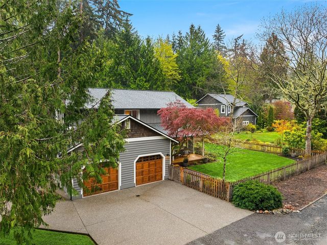 8450 Jennie Avenue NE, Bainbridge Island, WA 98110