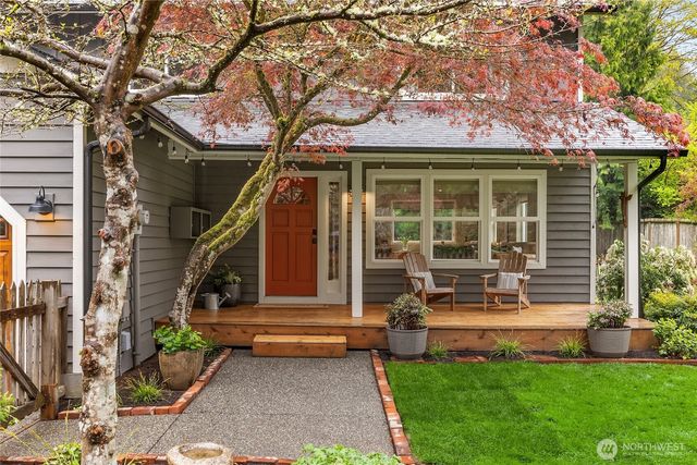 8450 Jennie Avenue NE, Bainbridge Island, WA 98110