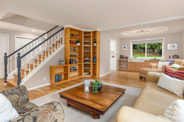 8450 Jennie Avenue NE, Bainbridge Island, WA 98110