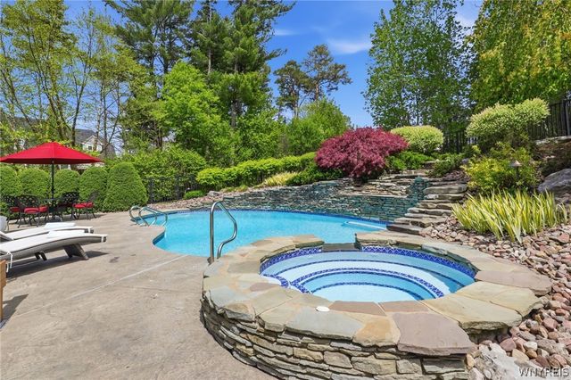 5 Kingfisher Court, Orchard Park, NY 14127