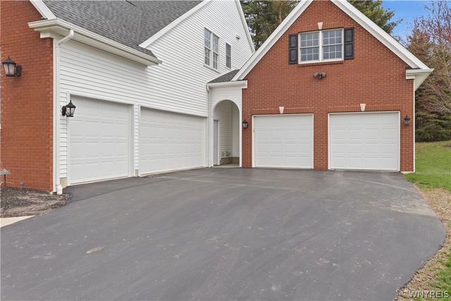 5 Kingfisher Court, Orchard Park, NY 14127