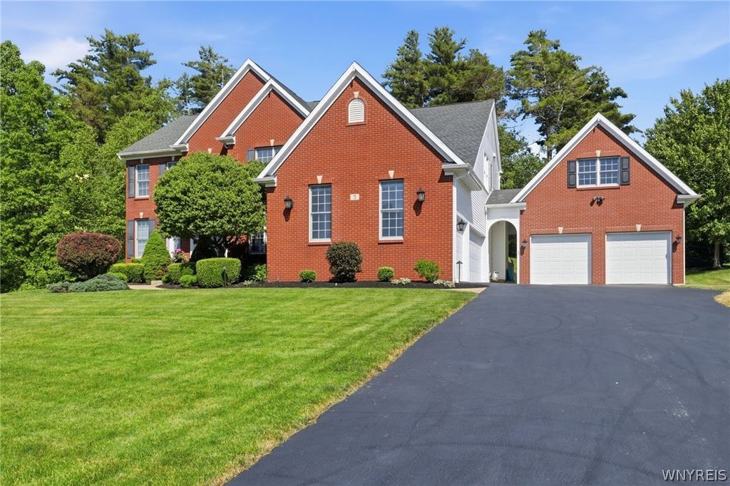 5 Kingfisher Court, Orchard Park, NY 14127