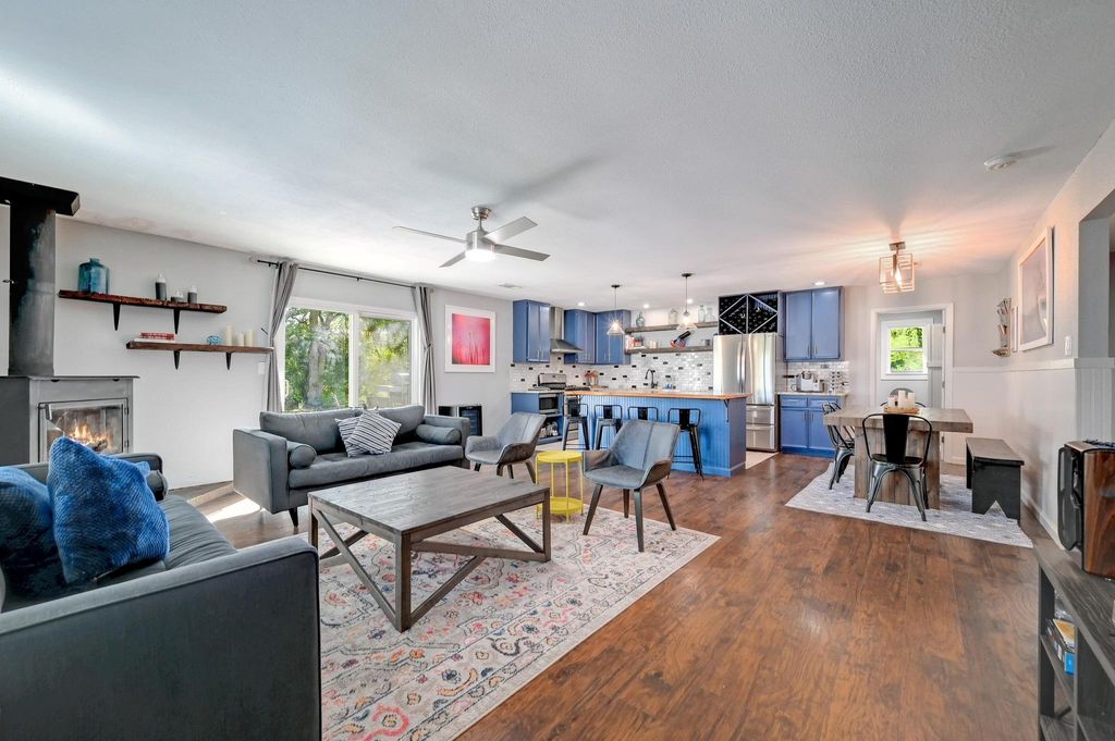 842 Cougar DR, Canyon Lake, TX 78133