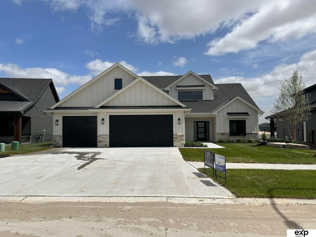 28574 Jessie Circle, Valley, NE 68064