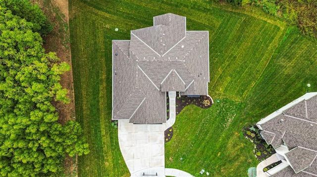 7007 N Kirkwood Avenue, Kansas City, MO 64151