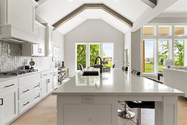 7007 N Kirkwood Avenue, Kansas City, MO 64151