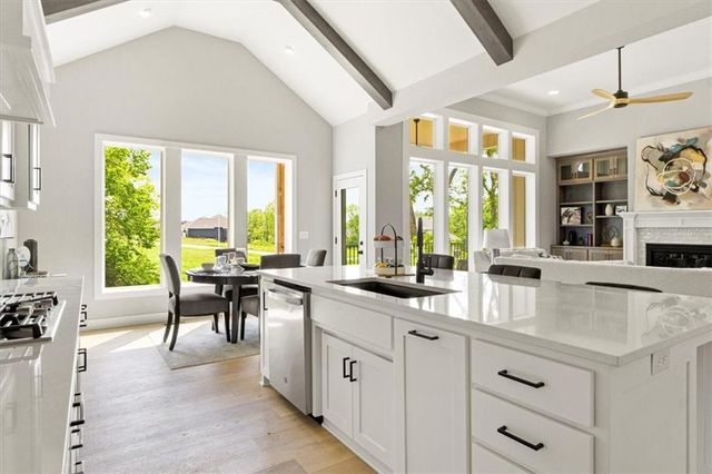 7007 N Kirkwood Avenue, Kansas City, MO 64151