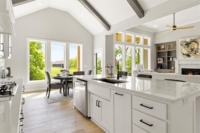 7007 N Kirkwood Avenue, Kansas City, MO 64151