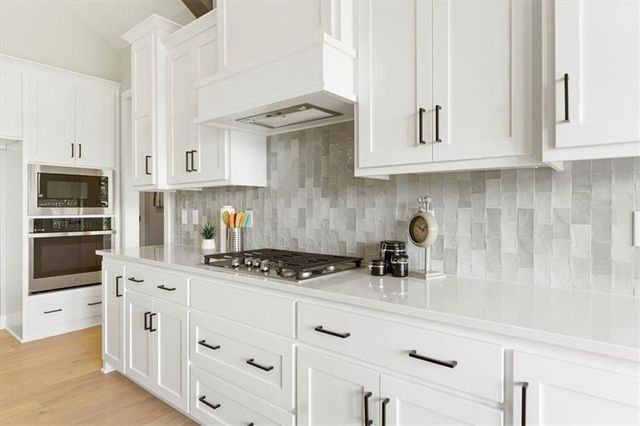 7007 N Kirkwood Avenue, Kansas City, MO 64151