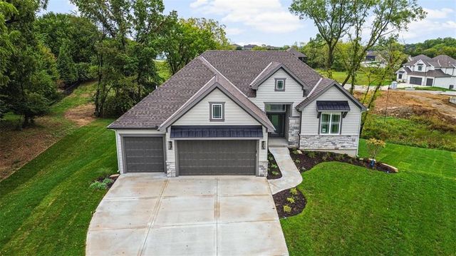 7007 N Kirkwood Avenue, Kansas City, MO 64151